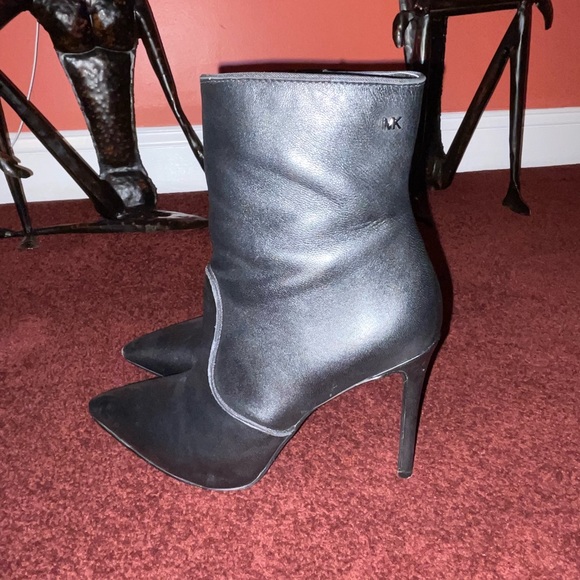 Michael Kors black ankle boot size 7 - Picture 2 of 11